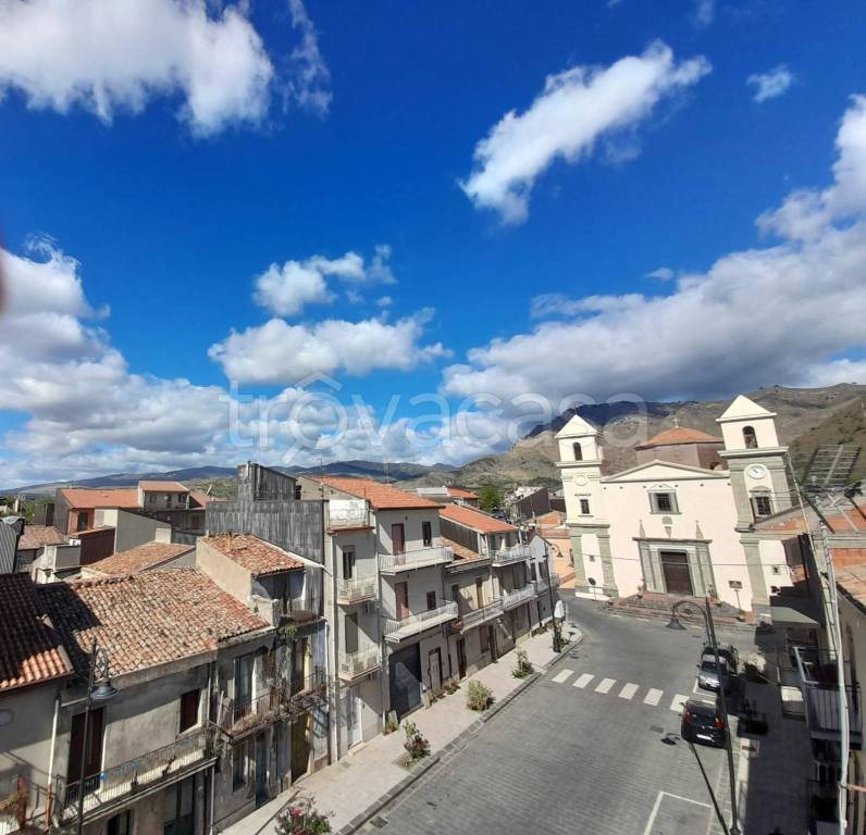 casa indipendente in vendita a Moio Alcantara