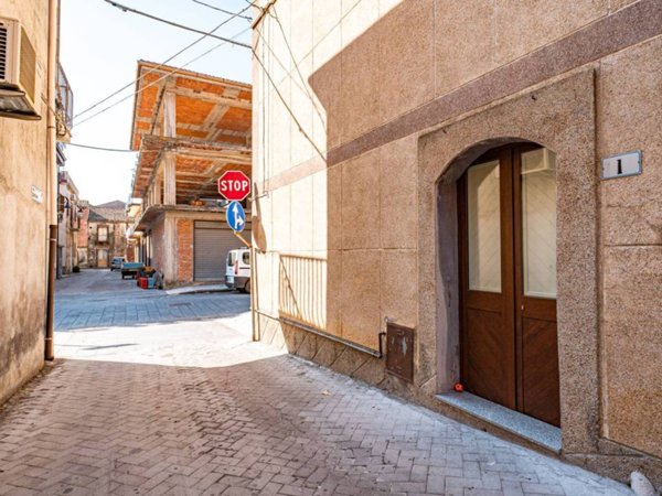 casa indipendente in vendita a Moio Alcantara