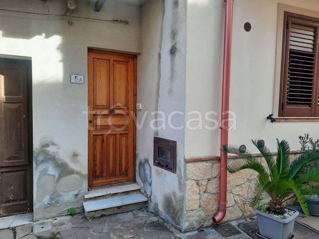 casa indipendente in vendita a Monforte San Giorgio in zona Pellegrino