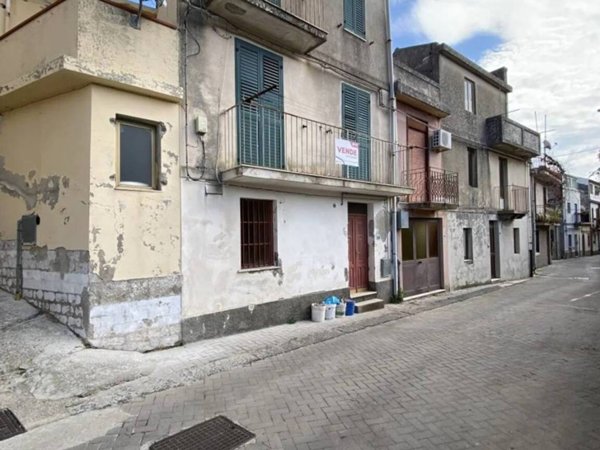 casa indipendente in vendita a Monforte San Giorgio