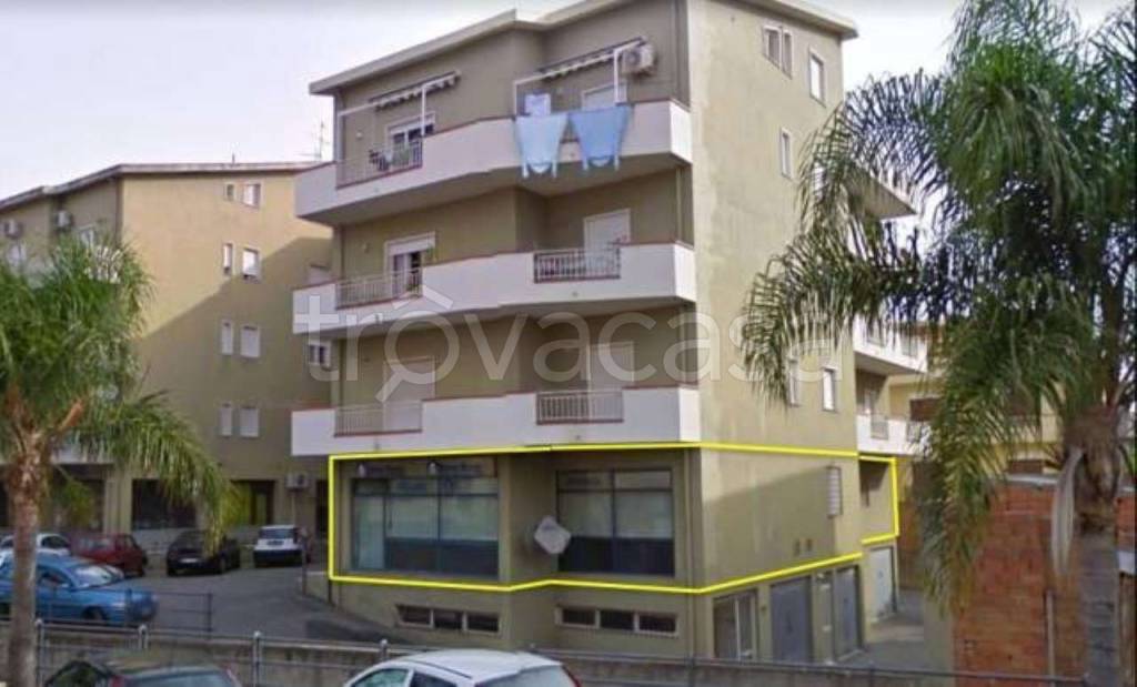 negozio in vendita a Monforte San Giorgio in zona Monforte Marina