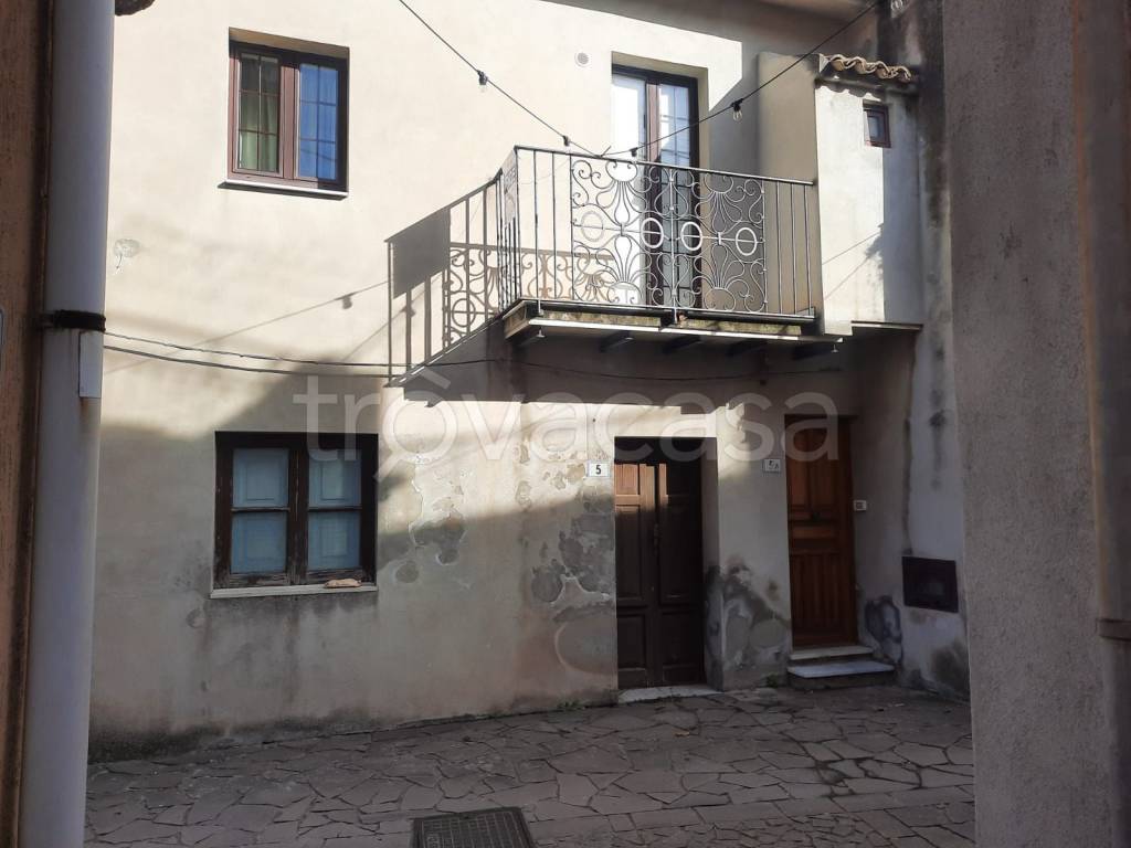 casa indipendente in vendita a Monforte San Giorgio in zona Pellegrino