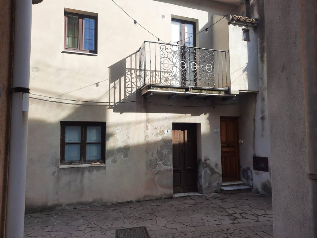 casa indipendente in vendita a Monforte San Giorgio in zona Pellegrino
