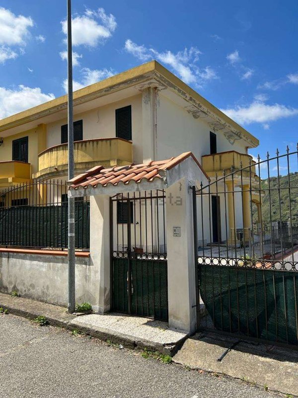 casa indipendente in vendita a Monforte San Giorgio