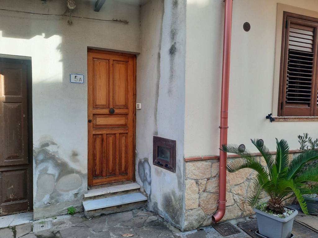 casa indipendente in vendita a Monforte San Giorgio in zona Pellegrino