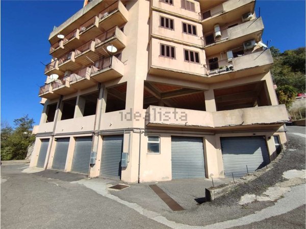 casale in vendita a Monforte San Giorgio in zona Pellegrino