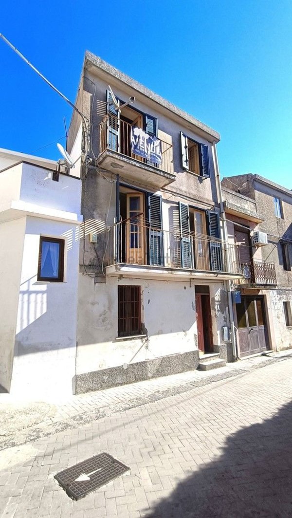 pentavano in vendita a Monforte San Giorgio