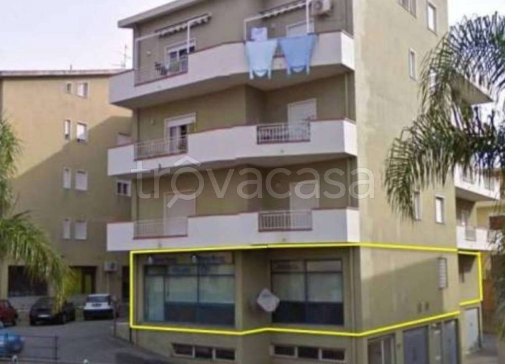 negozio in vendita a Monforte San Giorgio in zona Monforte Marina