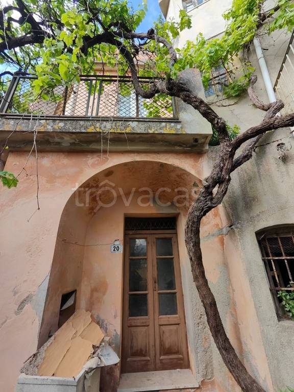 casa indipendente in vendita a Monforte San Giorgio in zona Monforte San Giorgio