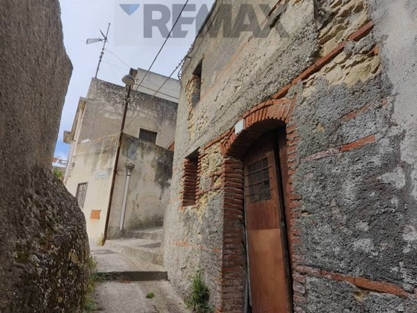 casa indipendente in vendita a Monforte San Giorgio in zona Monforte San Giorgio