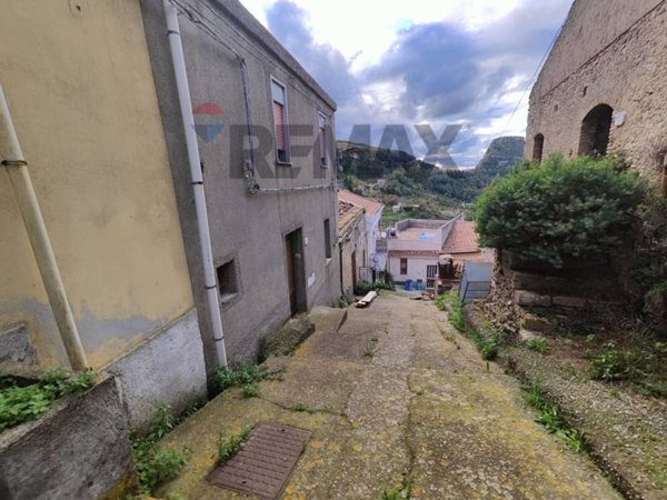 casa indipendente in vendita a Monforte San Giorgio
