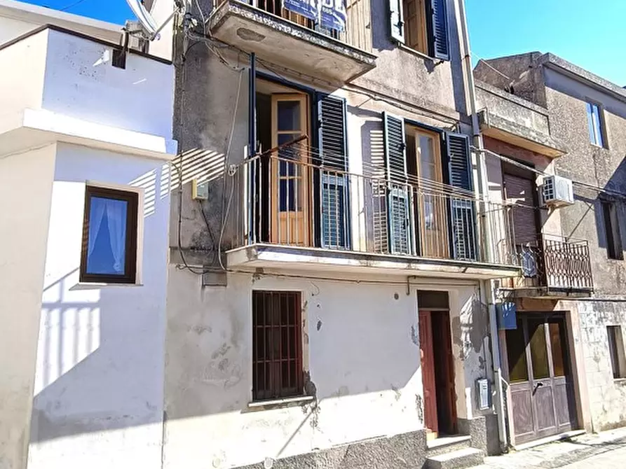 intera palazzina in vendita a Monforte San Giorgio in zona Pellegrino