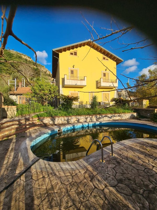 casa indipendente in vendita a Monforte San Giorgio in zona Pellegrino