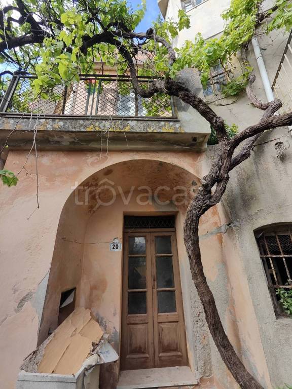 casa indipendente in vendita a Monforte San Giorgio in zona Pellegrino