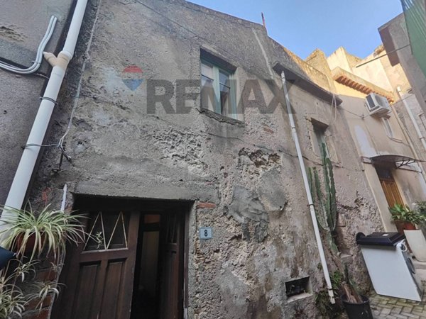 casa indipendente in vendita a Monforte San Giorgio in zona Pellegrino