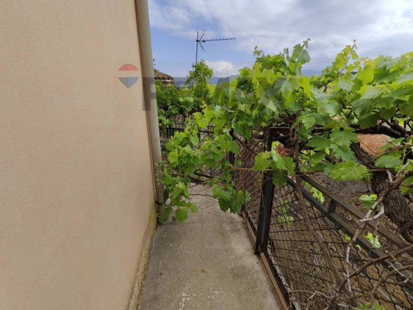 casa indipendente in vendita a Monforte San Giorgio in zona Pellegrino
