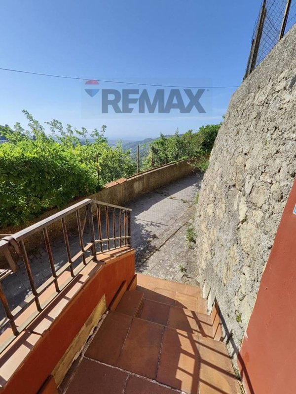 casa indipendente in vendita a Monforte San Giorgio in zona Pellegrino