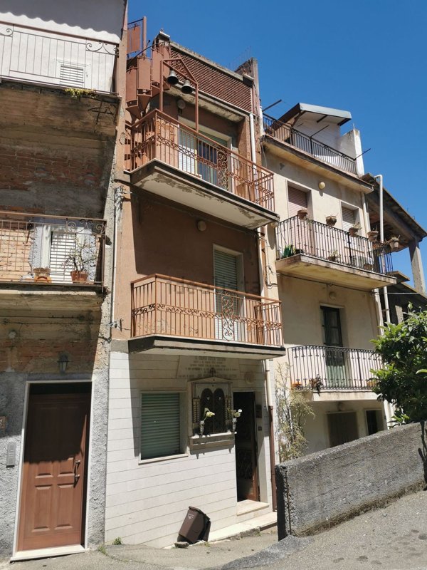 casa indipendente in vendita a Mongiuffi Melia