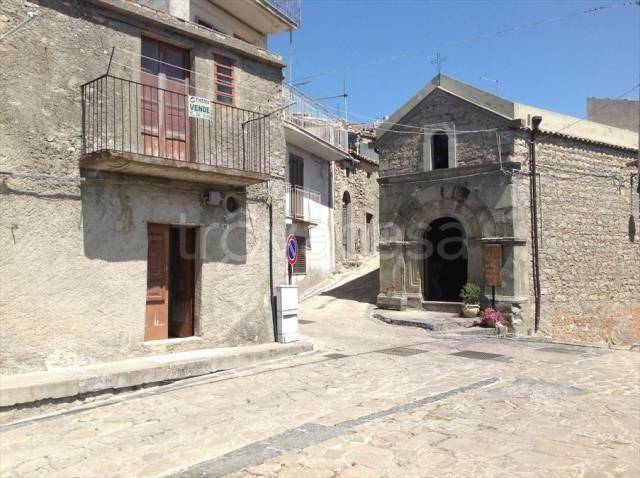 casa indipendente in vendita a Montalbano Elicona