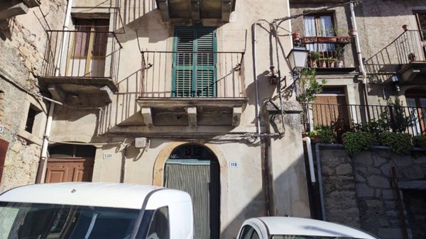 casa indipendente in vendita a Montalbano Elicona
