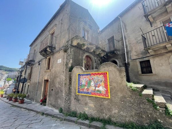 casa indipendente in vendita a Montalbano Elicona
