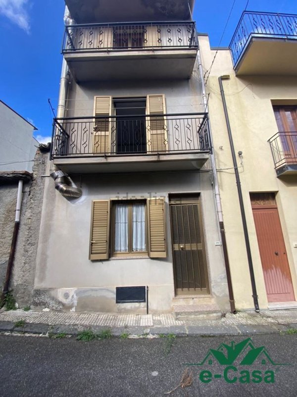 casa semindipendente in vendita a Montalbano Elicona
