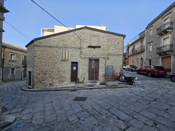 casa indipendente in vendita a Montalbano Elicona