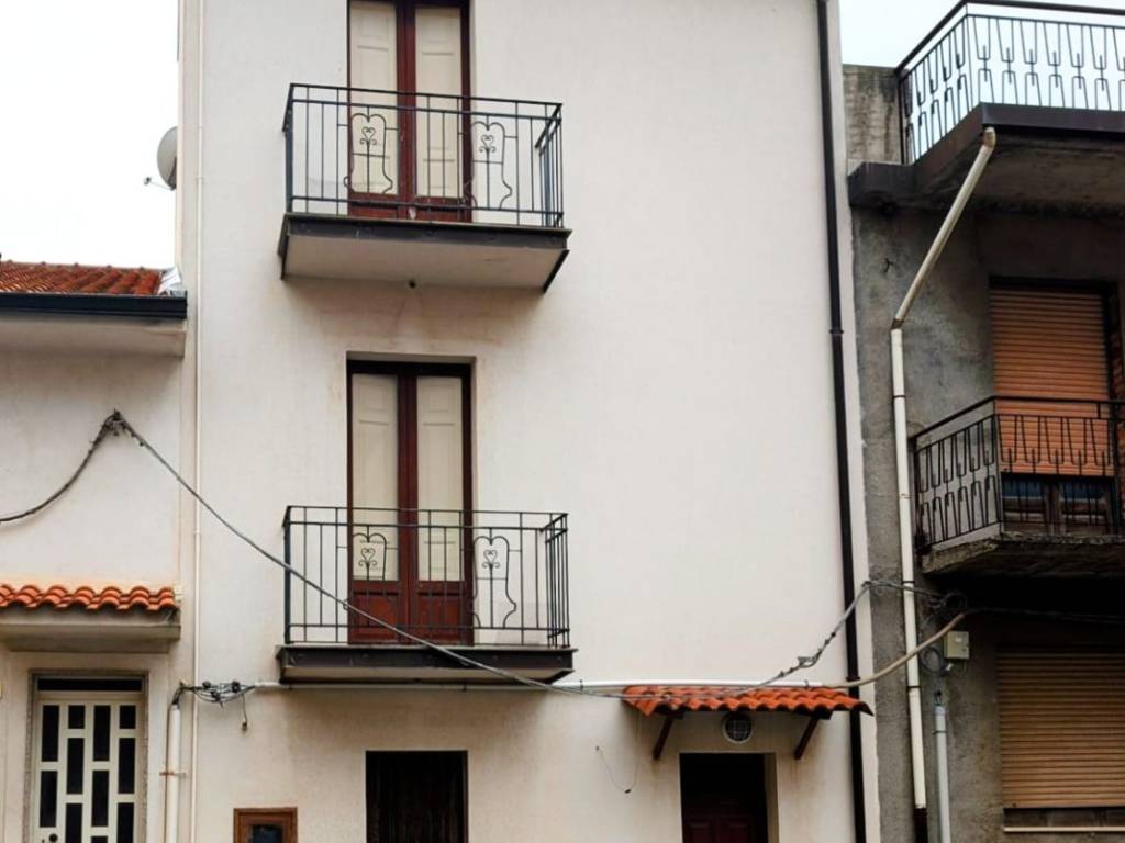 casa indipendente in vendita a Montalbano Elicona