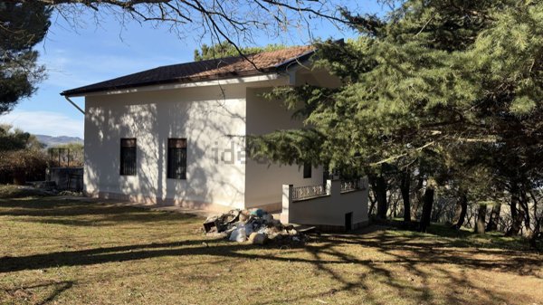 casa indipendente in vendita a Montalbano Elicona