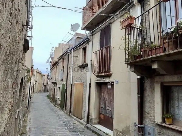 casa indipendente in vendita a Montalbano Elicona