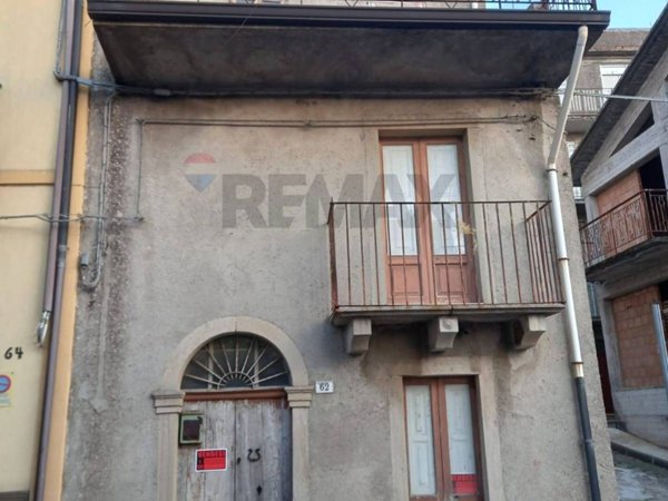 casa indipendente in vendita a Montalbano Elicona