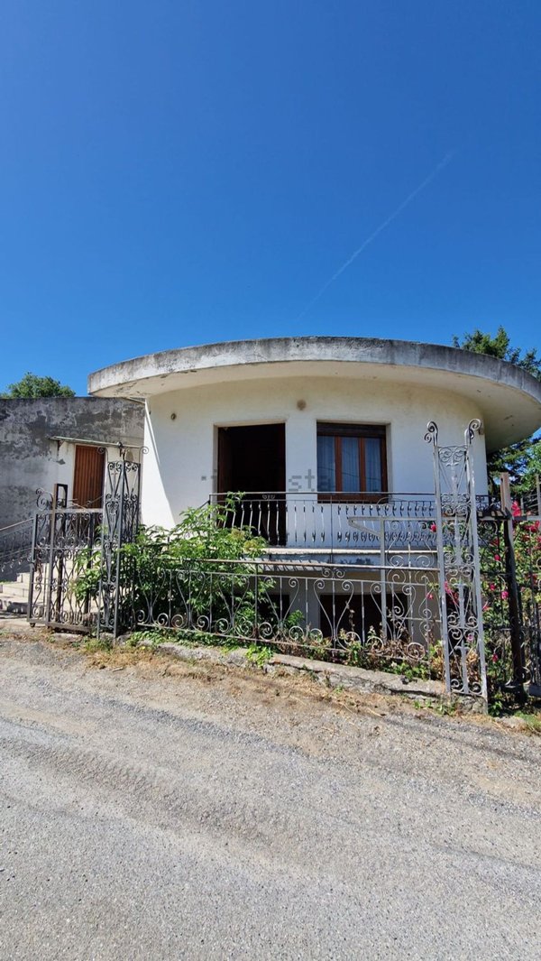 casa indipendente in vendita a Montalbano Elicona