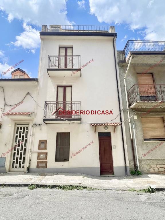 casa indipendente in vendita a Montalbano Elicona