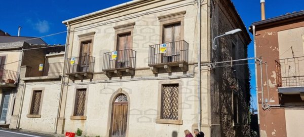 casa indipendente in vendita a Montalbano Elicona