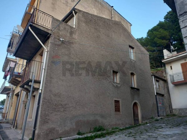 casa indipendente in vendita a Montalbano Elicona