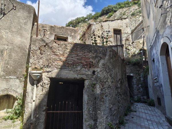 pentavano in vendita a Motta Camastra