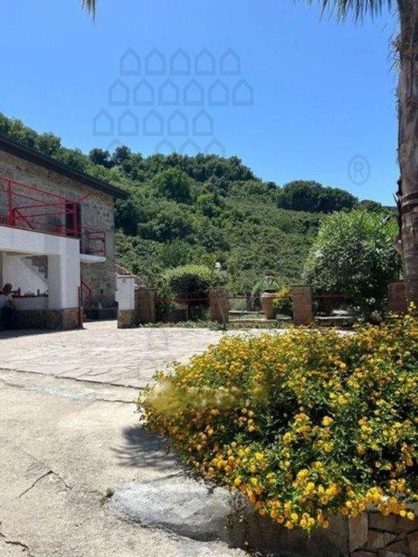 casa indipendente in vendita a Naso