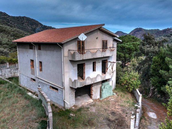 casa indipendente in vendita a Naso