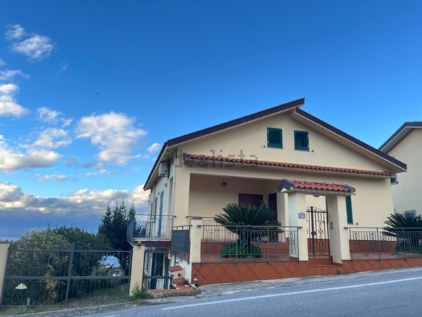 casa indipendente in vendita a Naso