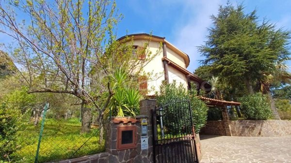 casa indipendente in vendita a Naso