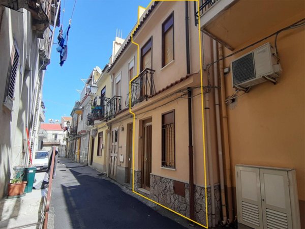 casa indipendente in vendita a Nizza di Sicilia