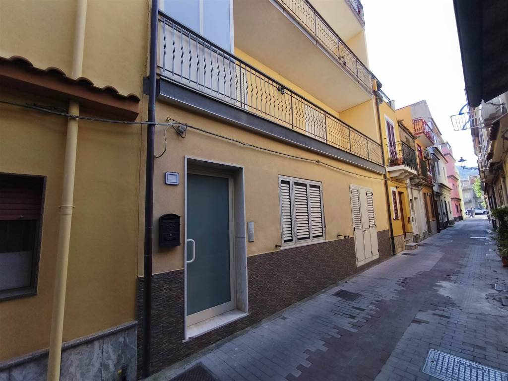 appartamento in vendita a Nizza di Sicilia