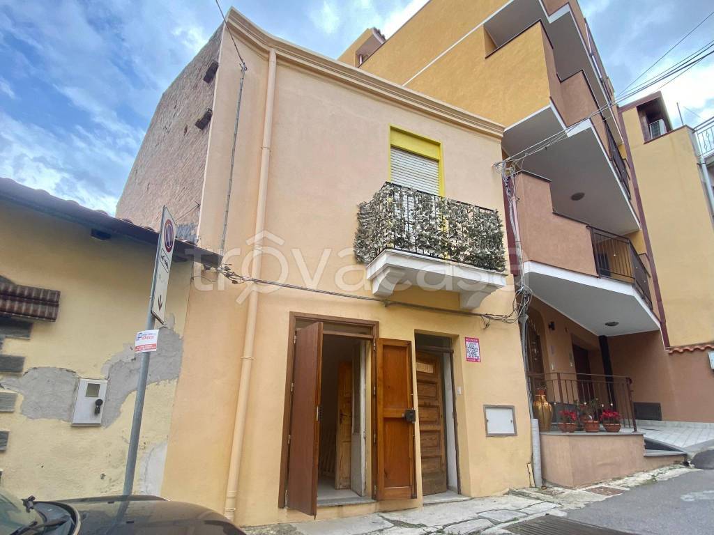 casa indipendente in vendita a Nizza di Sicilia