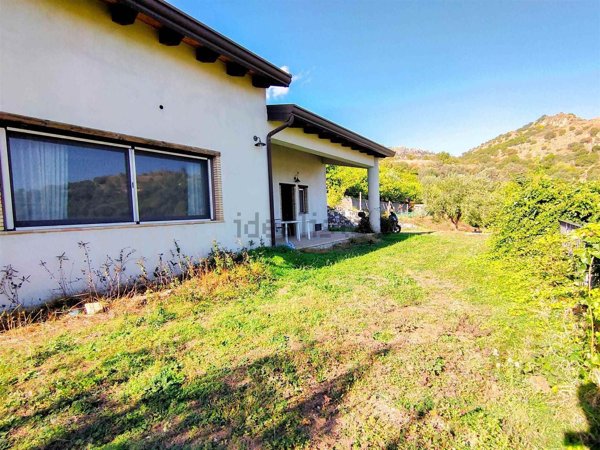casa indipendente in vendita a Nizza di Sicilia