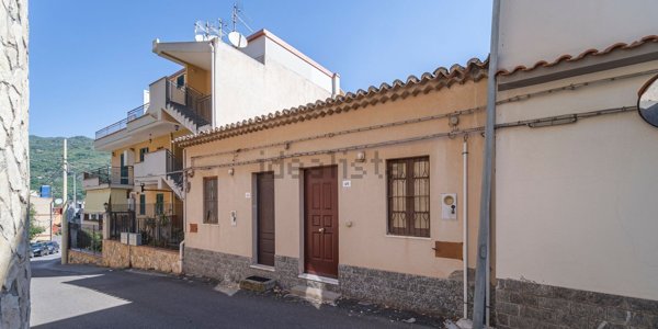 casa indipendente in vendita a Nizza di Sicilia