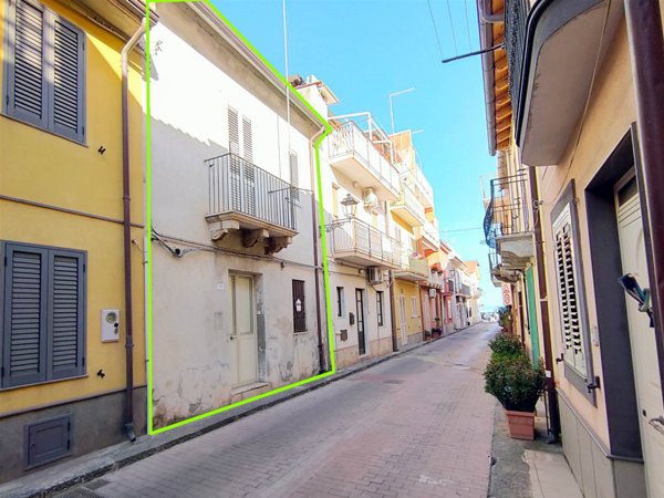 casa indipendente in vendita a Nizza di Sicilia
