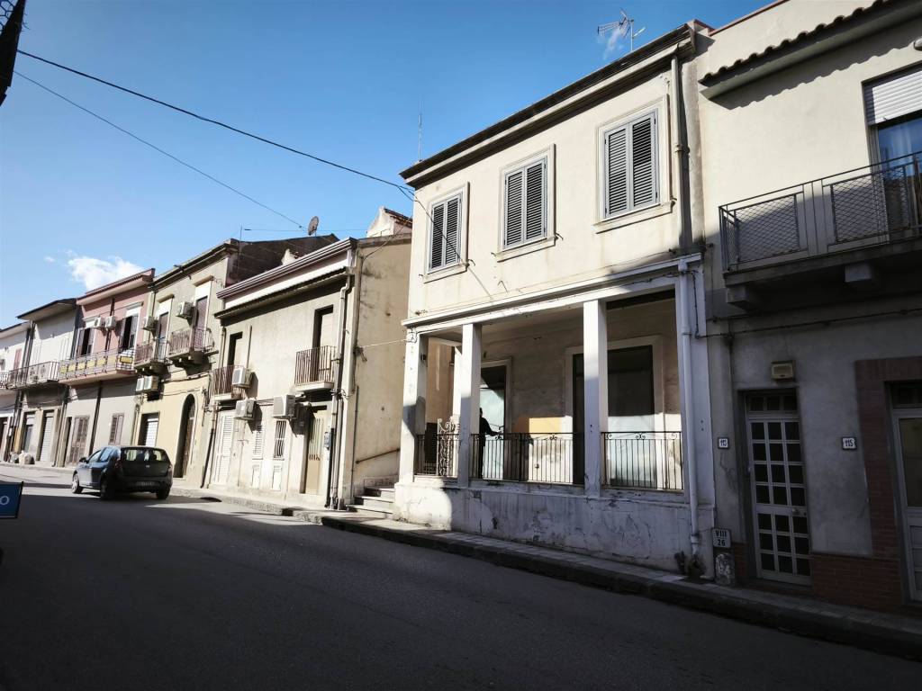 casa indipendente in vendita a Nizza di Sicilia