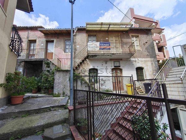 casa indipendente in vendita a Nizza di Sicilia