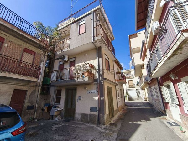casa indipendente in vendita a Nizza di Sicilia