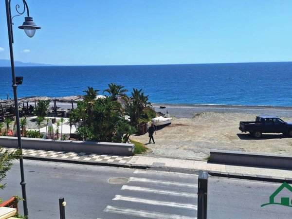 intera palazzina in vendita a Nizza di Sicilia